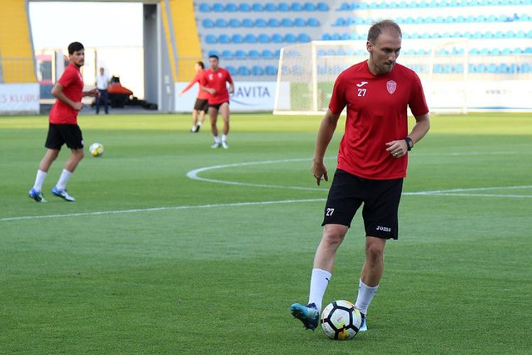 “Azərbaycan millisində onlara şans vermək lazımdır, nəinki mənə” - Skarlatake