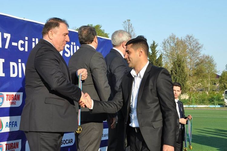 "Bu gün komandasını satan sabah torpağını, millətini də satar" - Nadir Nəbiyev