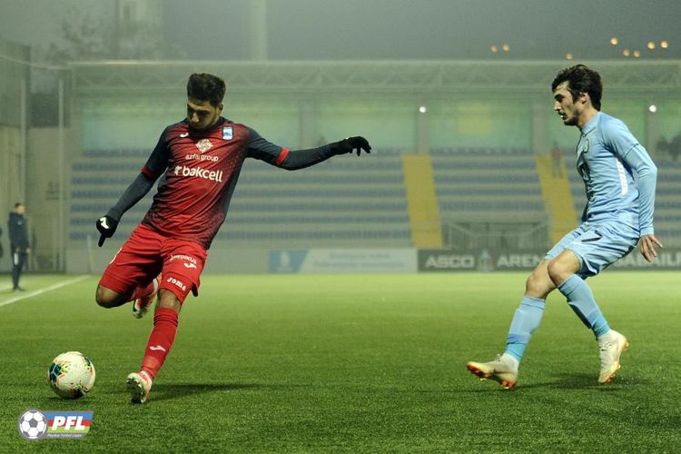İlin son oyunları: 4 vəsiqəyə 8 iddiaçı