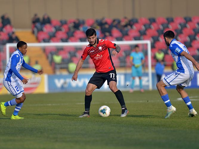 Zaur Həşimov “Qəbələ”nin futbolçusunu yanına aparır