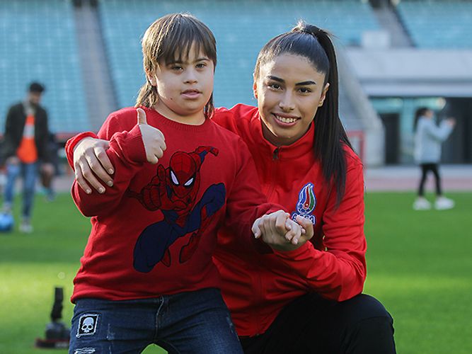 BOS-da daun sindromlu uşaqlarla görüş - FOTOSESSİYA