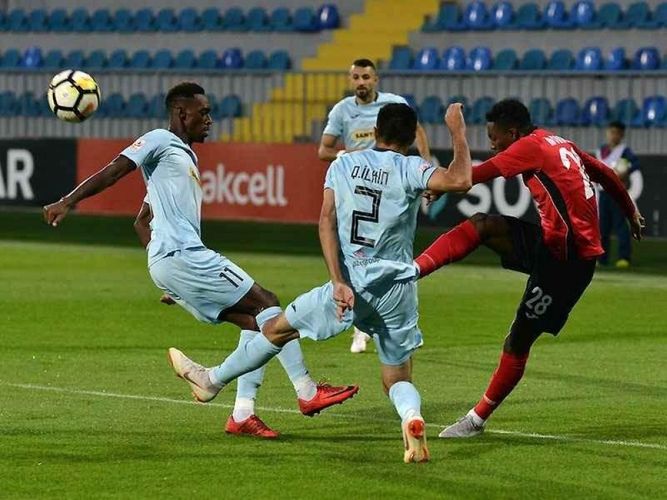 “Qəbələ” hücumçusunu yola salır