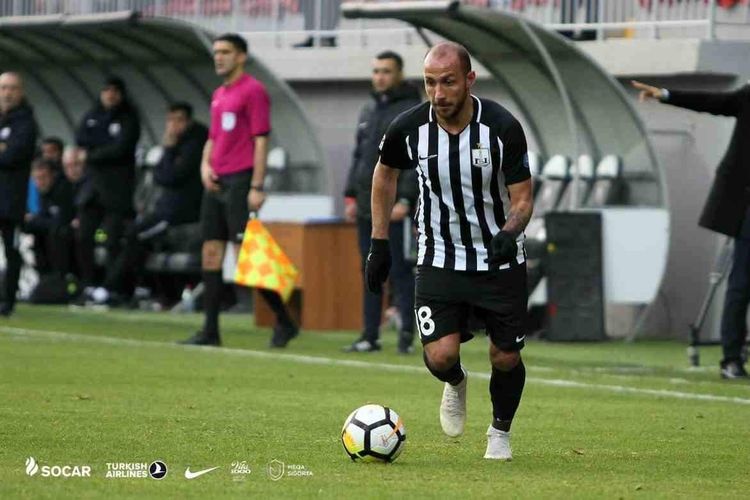 “Əlimizdən gələni edəcəyik ki, "Qarabağ"ı keçək” – “Neftçi”nin müdafiəçisi