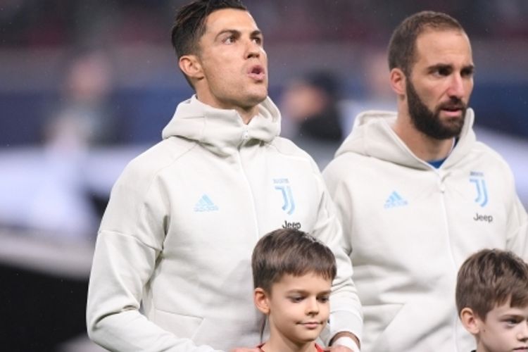 Kriştianu Ronaldo Paolo Maldiniyə çatdı, öndə yalnız İker Kasilyas qaldı