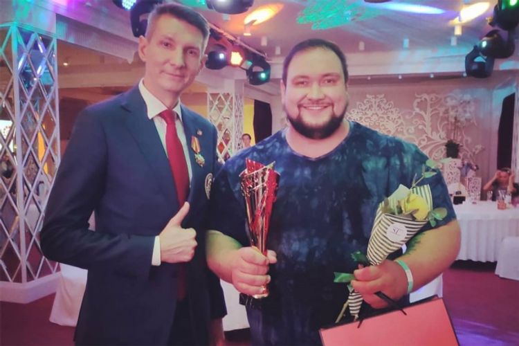 212 kiloqramlıq idmançı ilk qələbəsini 22 saniyəyə qazandı