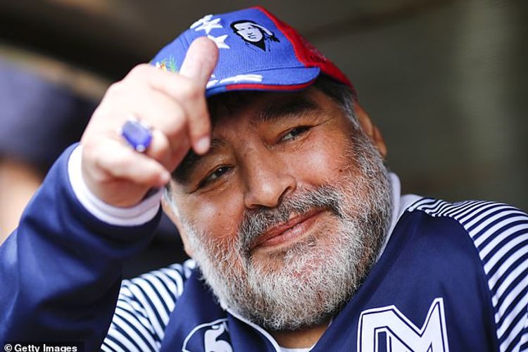 Maradona istefaya göndərildi