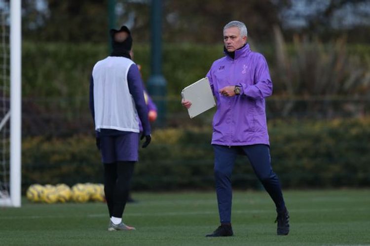 Joze Mourinyo həmyerlilərini “Tottenhem”ə çağırır