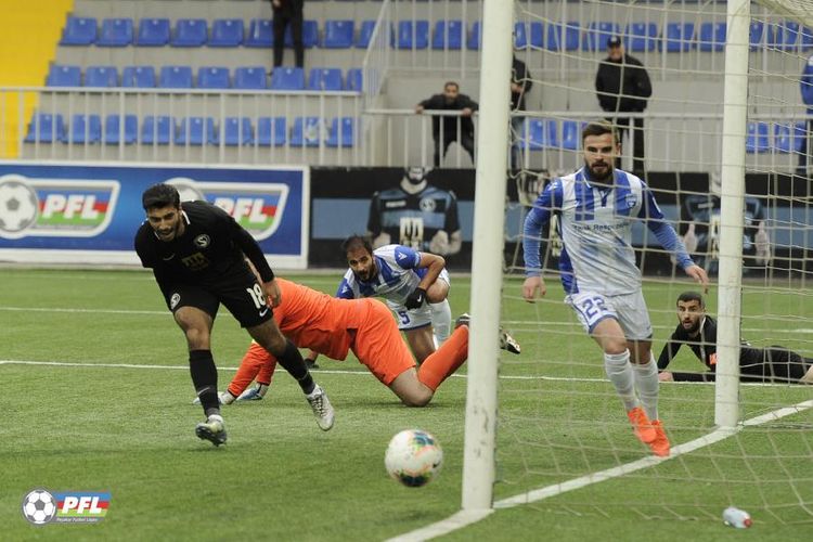 40-cı oyunda 10-cu qələbə