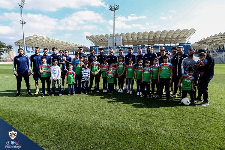 Aprel şəhidlərinin övladları “Qarabağ”ın bazasında - VİDEO