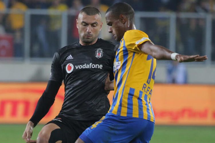 “Trabzonspor” liderliyə yüksəldi, “Beşiktaş” xal itirdi
