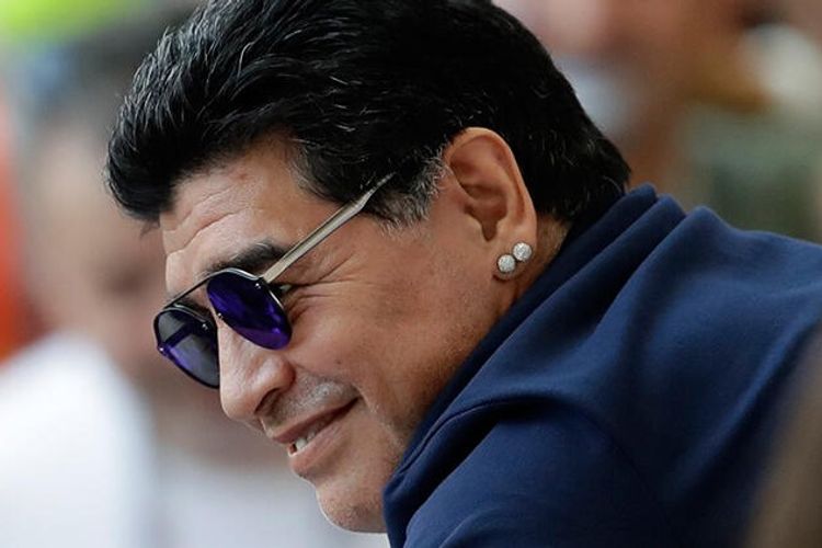 "Maaşlar kəsilsin" - Maradonadan tələb