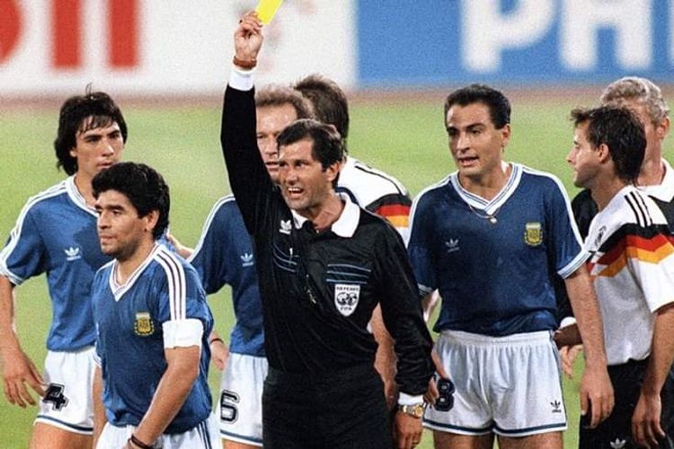 "Maradonanı final oyunu başlamamış qovmalı idim"