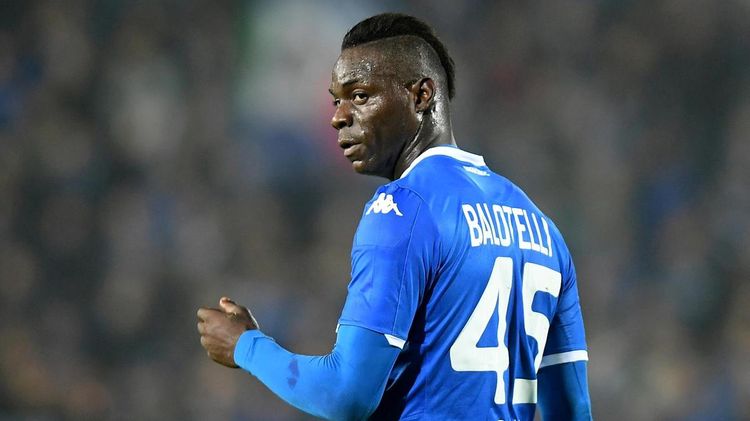 Rumıniyaya gedir? - Balotelli 