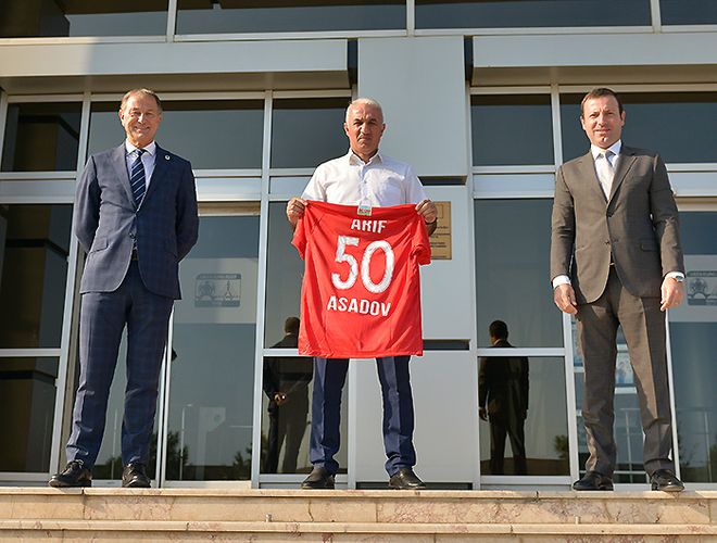 Elxan Məmmədov təbrik etdi – millimizin məşqçisini