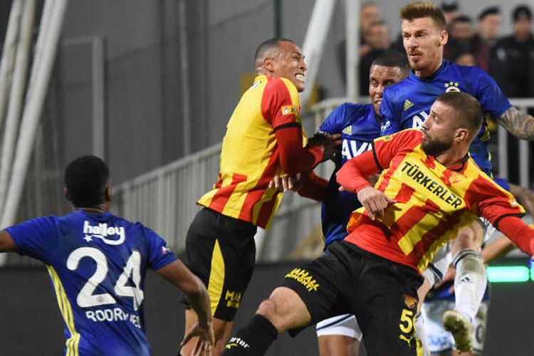 Koronavirusa yoluxdu – Türkiyə klubunun futbolçusu