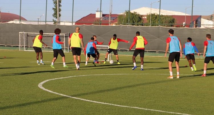 Futbolçusu koronavirusa yoluxdu - Super Liqa debütantının