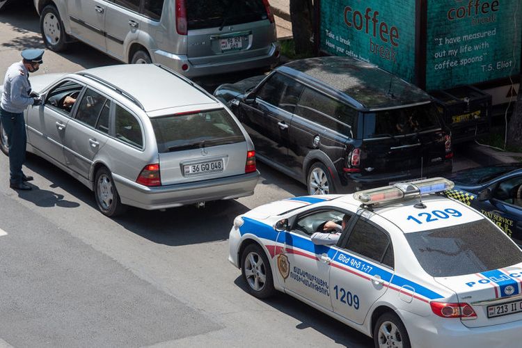 Polisi döydüyü üçün saxlanıldı - erməni futbolçular 