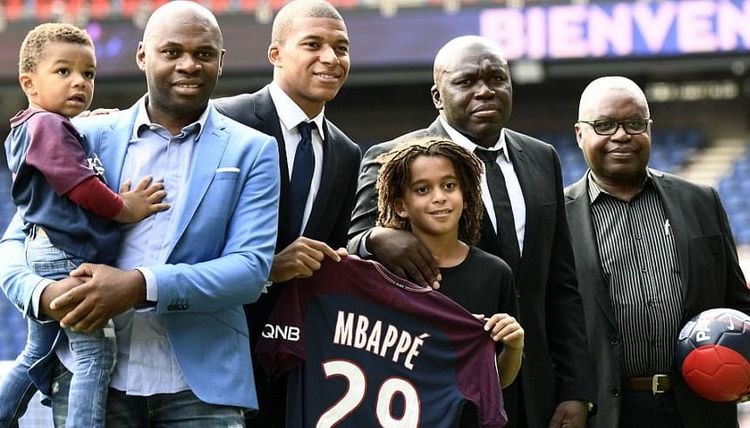 Karyerası ilə bağlı qərarları onlarla birgə verir – Mbappe 