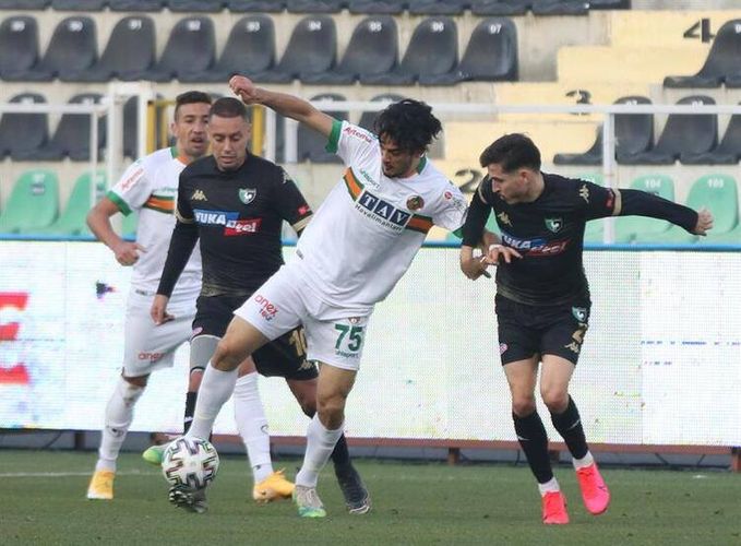 “Alanyaspor” da uduzdu – “Beşiktaş” liderə yaxınlaşdı