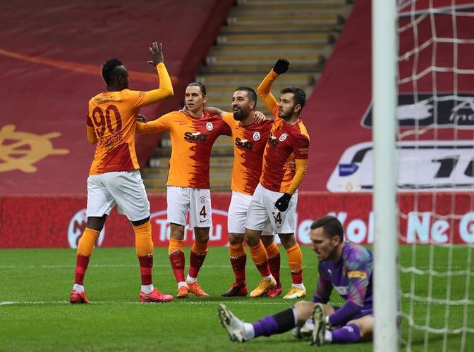 “Qalatasaray” və “Trabzonspor”dan qələbə - zirvədə ikihakimiyyətlilik
