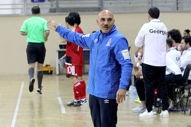“Orada Məmmədov oturur, nə qərarlar verir, başım çıxmır” - Ağatahir Əzimov