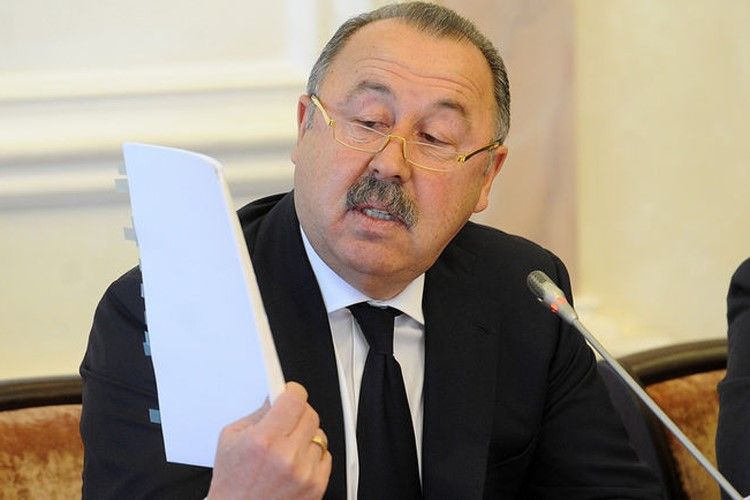 "Neftçi"ni alsanız, Azərbaycan futbolu dağılacaq" - Valeri Qazzayev
