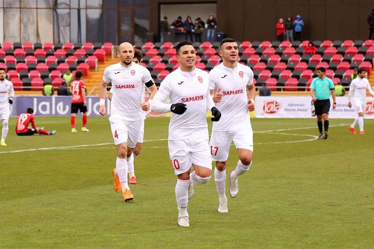 Sezar Meza Kolli nə vaxtdan yerli futbolçuya çevrilə bilər?