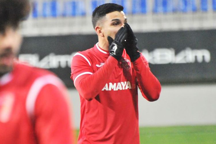 200(!) min futbolçu ola-ola Meza Kolliyə niyə möhtac qalınsın ki?!