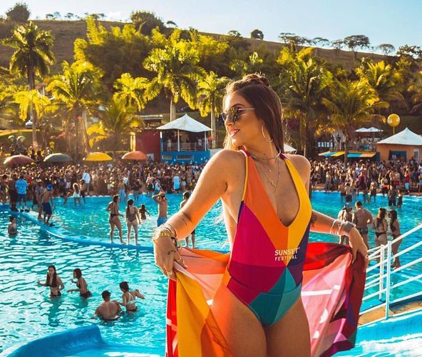 Oyunu ilə deyil, sevgilisi ilə diqqət mərkəzinə düşən “Real”lı - FOTOSESSİYA
