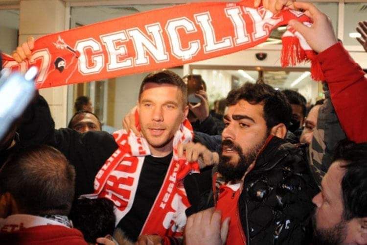 Lukas Podolski Türkiyəyə qayıtdı