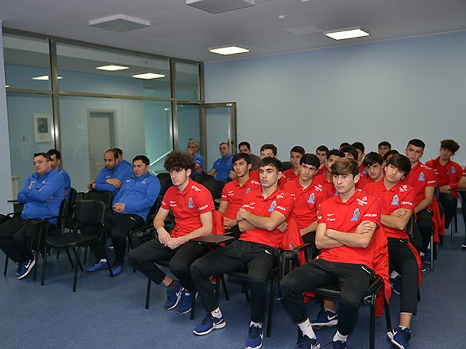 İki futbolçumuz millidən kənarlaşdırıldı - siqaret çəkdikləri üçün
