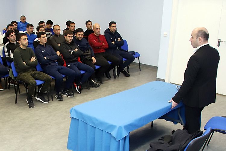 AFFA danışılmış oyunlara görə hakimləri bir araya yığdı