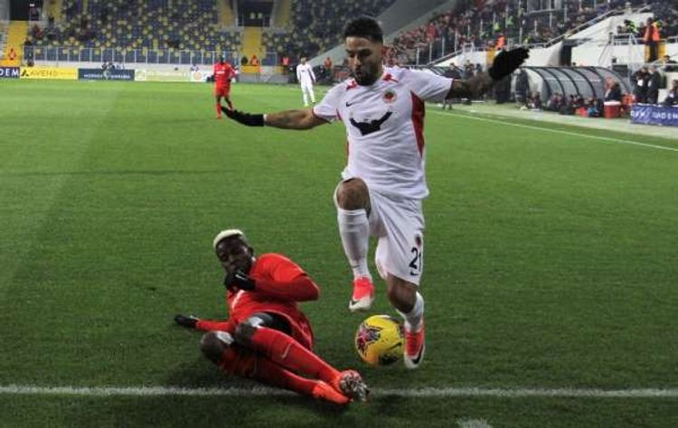 “Gəncləbirliyi” penalti ilə 3 xal qazandı