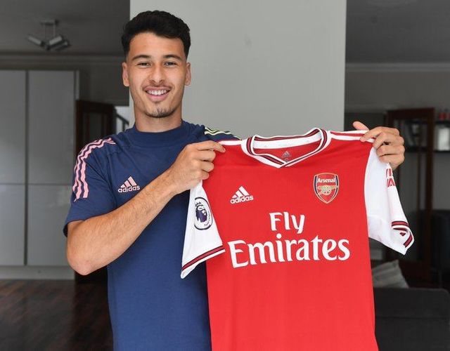 “Arsenal” müqaviləni uzatdı - hücumçusu ilə