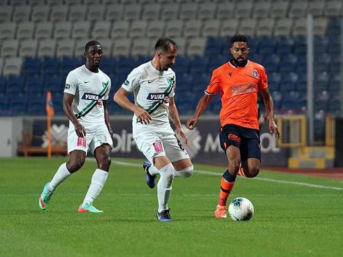 “Başakşəhər” qalib gəldi, “Qalatasaray” çempionluq şansını itirdi