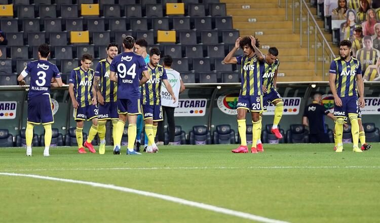 “Fənərbaxça” evdə, “Qalatasaray” səfərdə məğlub oldu