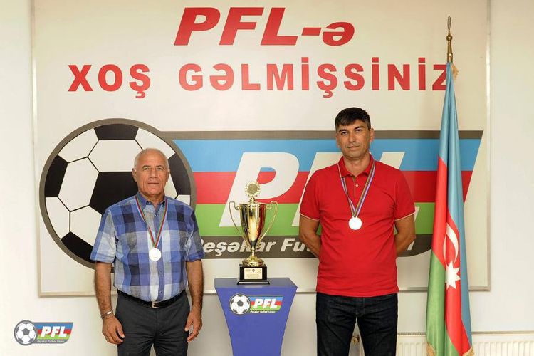 Mükafatları təqdim etdi - PFL