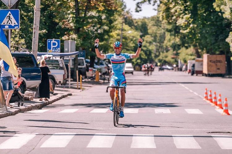 Ukraynada çempion oldu - velosipedçimiz