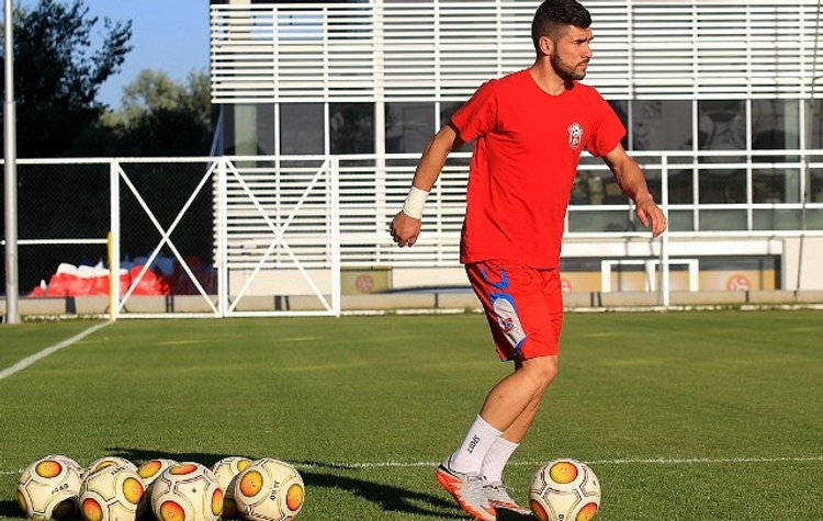 Azərbaycan klubuna keçir - "Renova"nın futbolçusu