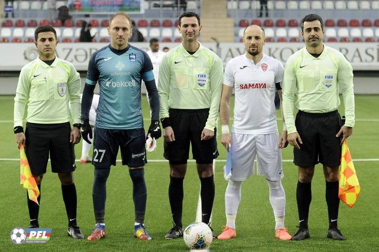 Azərbaycanda hakimlər oyuna tibbi maska ilə çıxacaq