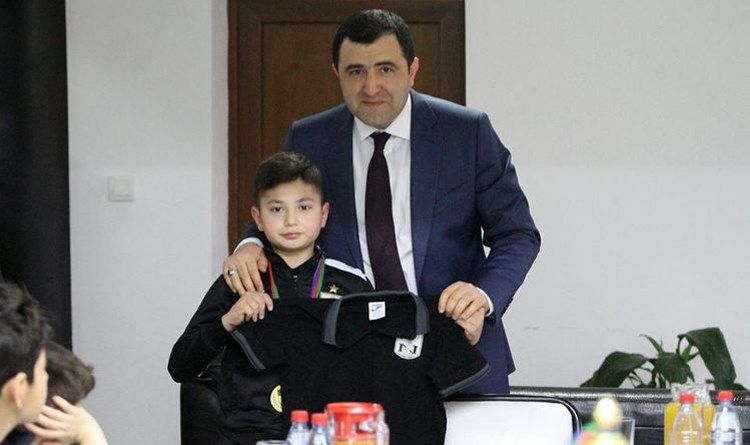 Düzəlmişdi hər yarağı, qalmışdı saqqal darağı