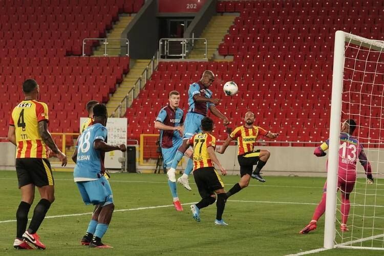 Super Liqada bərpa olundu: "Fənərbaxça" və "Trabzonspor" azlıqda qalib gəldi