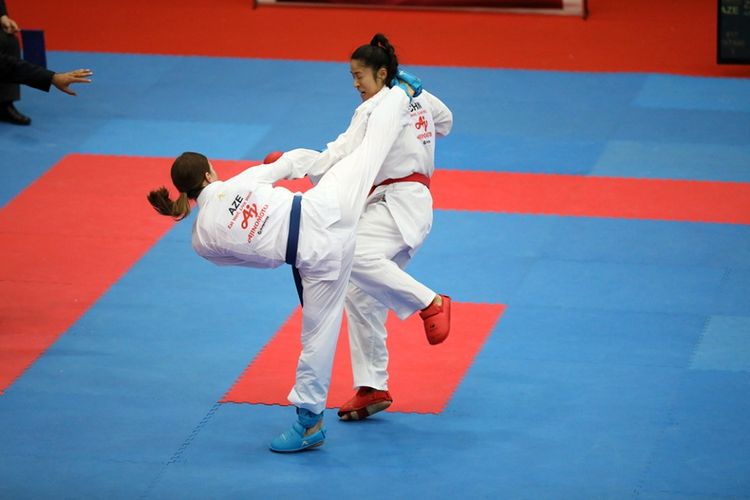 Həsənovdan qızıl, Zaretskadan bürünc medal