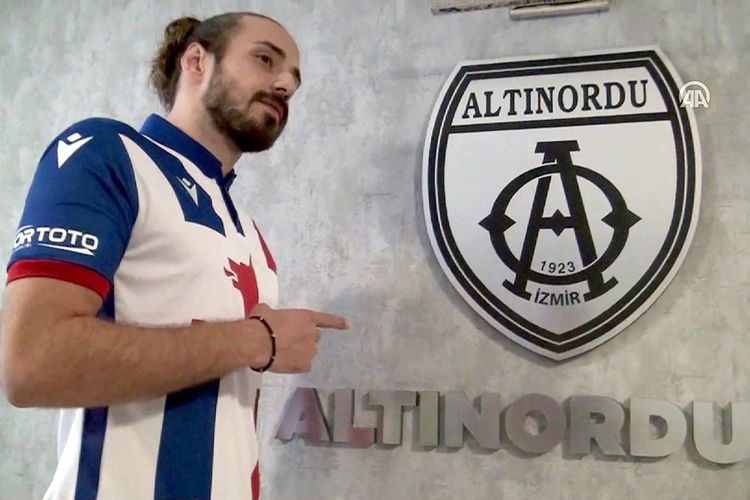 Millimizin sabiq futbolçusu bazadan çıxmır - koronavirusa görə