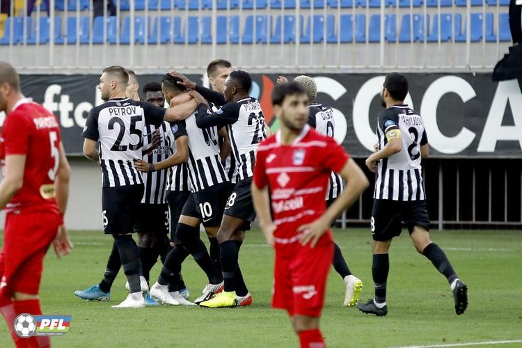 Rekordçu “Neftçi”, “qapazaltı” “Zirə”