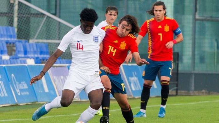 PSJ 17 yaşlı futbolçuya elçi düşdü