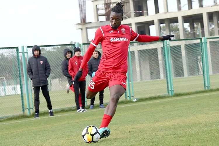 Con Kamara: "Sanki müharibədəyik" - MÜSAHİBƏ