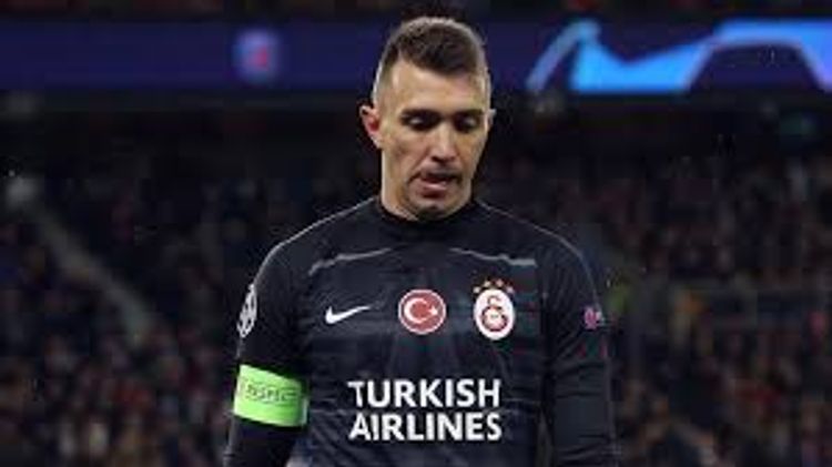 Fernando Muslera “Qalatasaray”dan gedir?