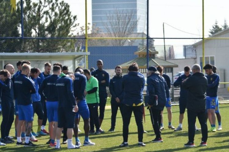 “Futbolçular oynamaq istəmir” – Super Liqa klubunun prezidenti