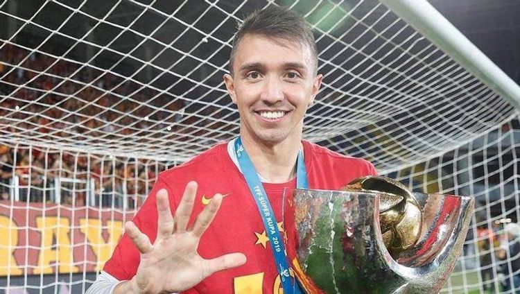 Yeni 3 illik müqaviləyə razılaşdı - “Qalatasaray”da